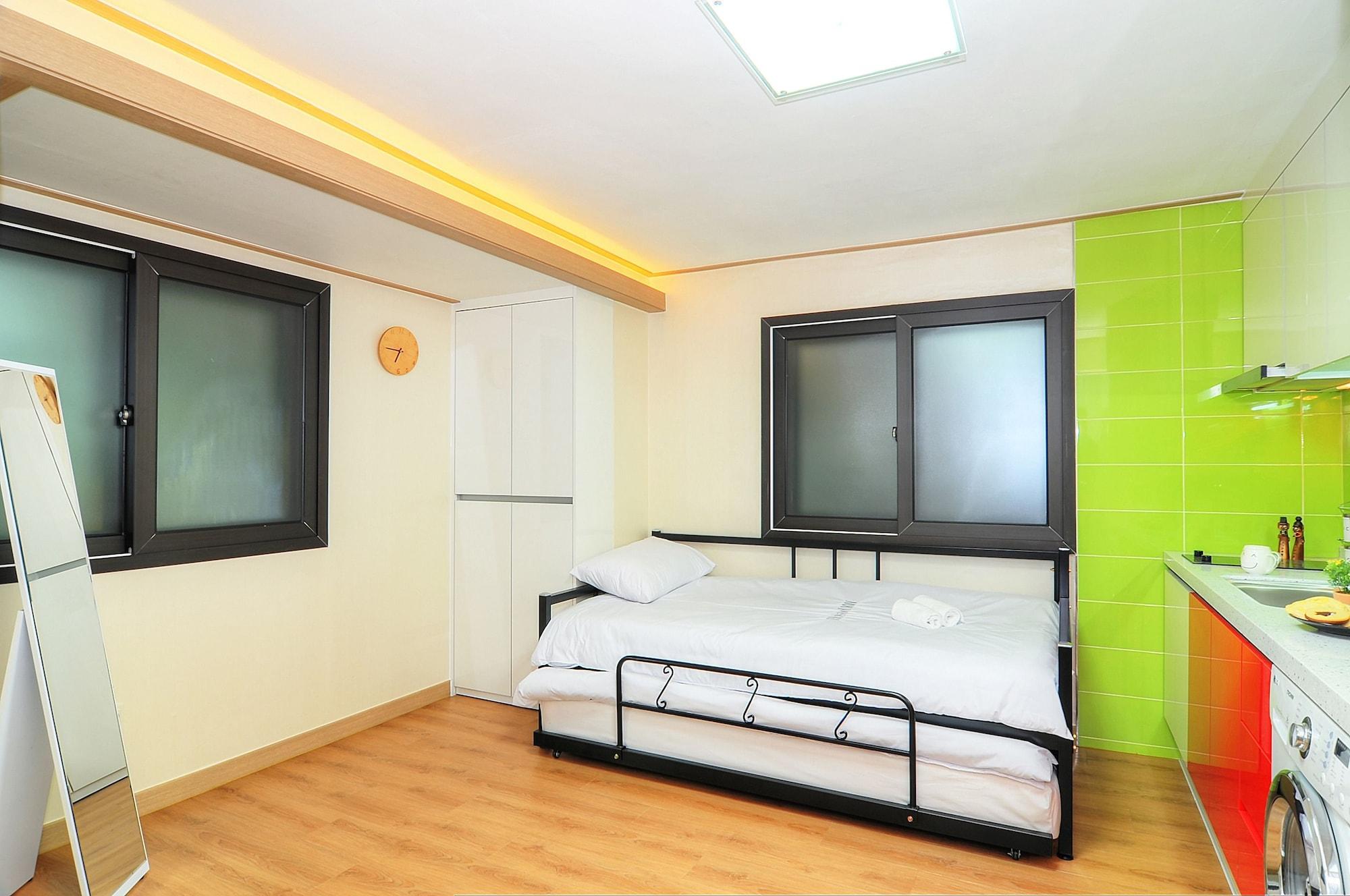 Hostel Kw Sinsa Seoul Exteriör bild