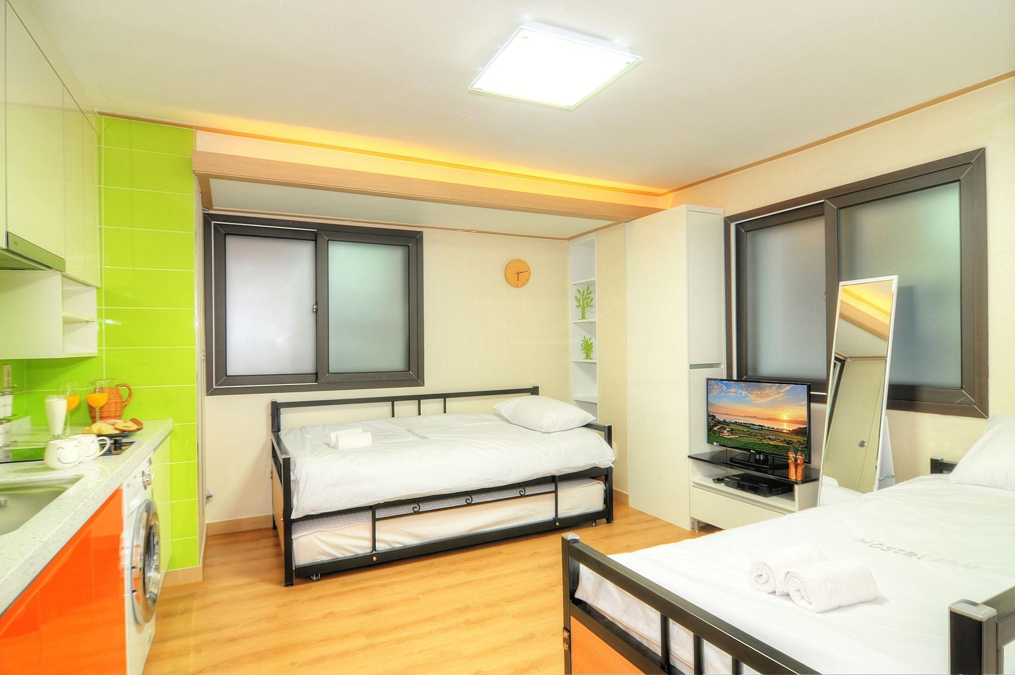 Hostel Kw Sinsa Seoul Exteriör bild