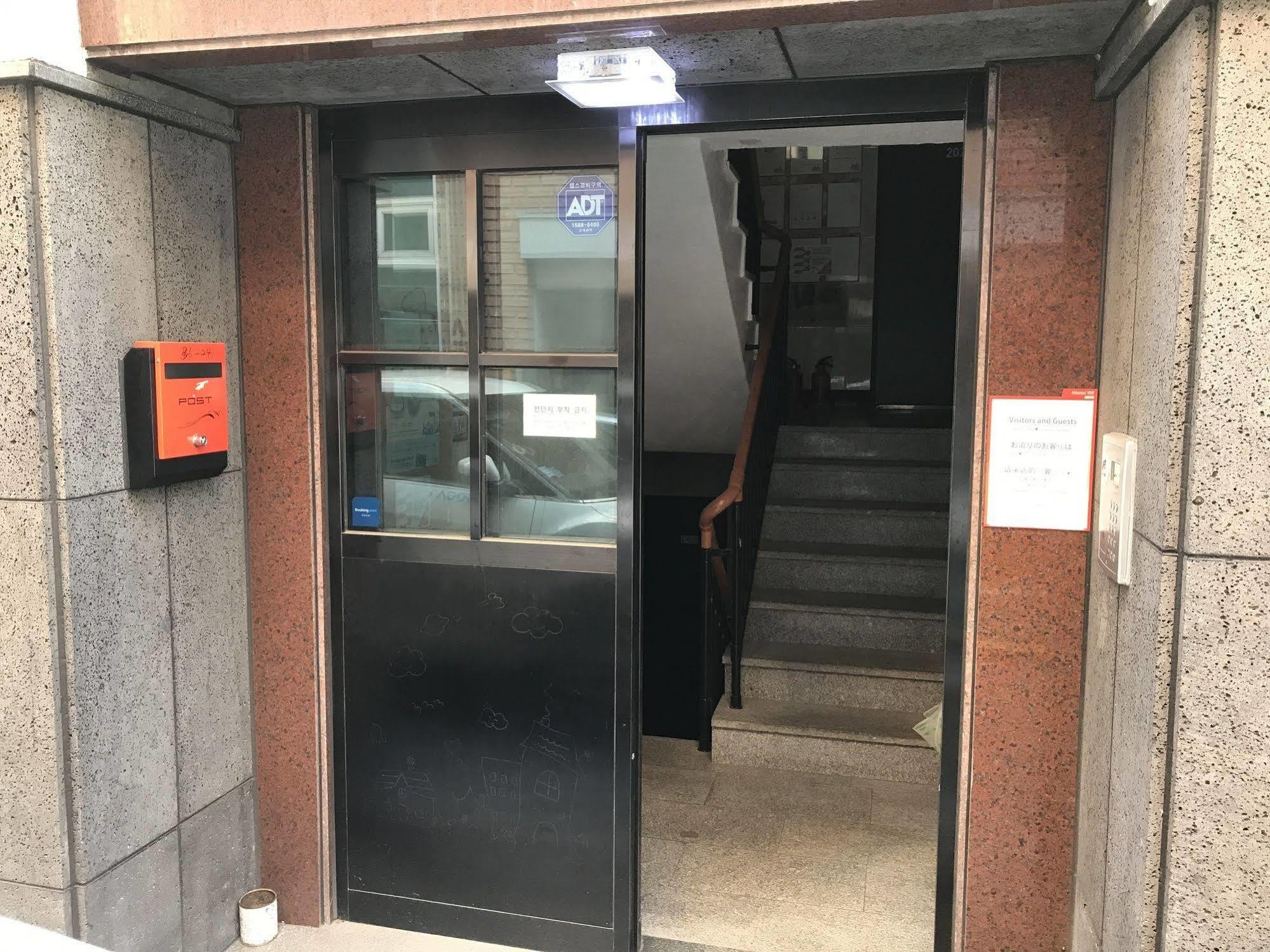 Hostel Kw Sinsa Seoul Exteriör bild